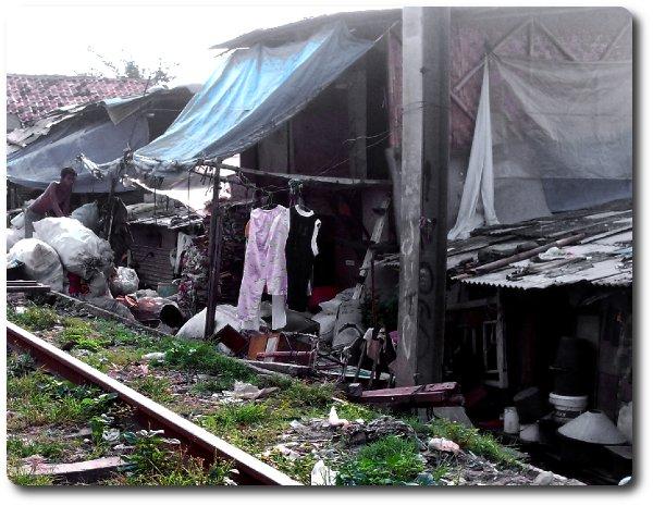 Der Slum, in dem die Kinder der HSC-School leben Der Slum, in dem die Kinder der HSC-School leben (Bild©Lehman)